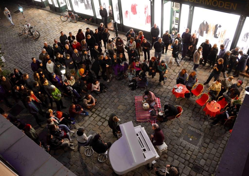 Open Piano for Refugees 09 2017 dunkelbunt